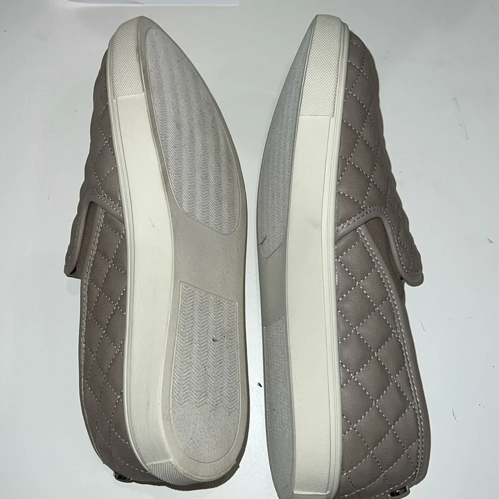 AUTH Never worn in the box, Steve Madden ECENTRCQ